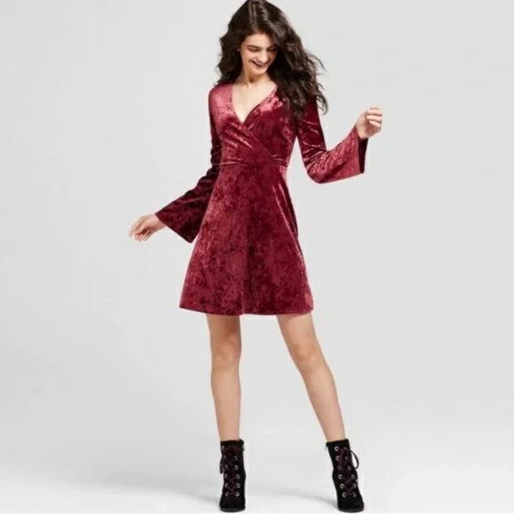fitted lace wedding dress Lyndon Long Sleeve Slinky Maxi Dress / Black | Meshki